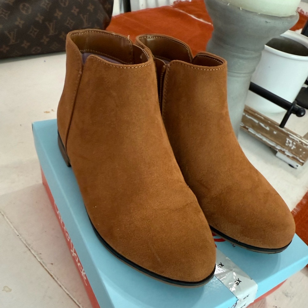 Boys Chelsea boots